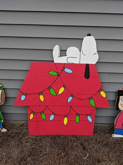 outdoor snoopy christmas decorations|snoopy locker christmas decorations ideas.